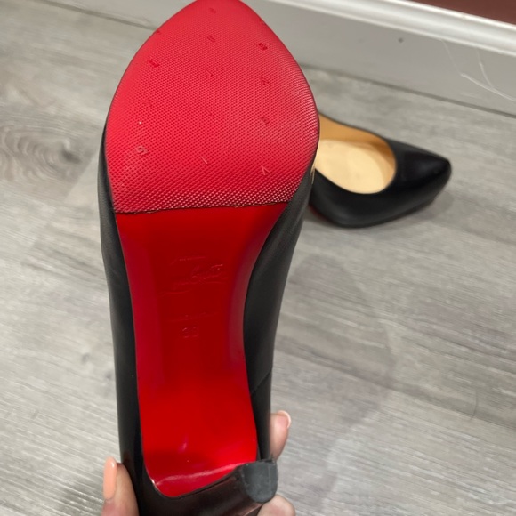 Louis Vuitton Shoes. Red bottom size 7,5 women. Only worn indoor once. Like new - Picture 7 of 9